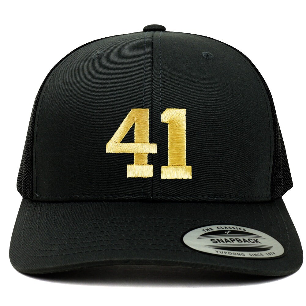 stitchfy Nummer 41 Goldfaden Bestickte Retro-Trucker-Netz-Baseballmütze | Sf-Txt246-G-Flx-6606 von Stitchfy