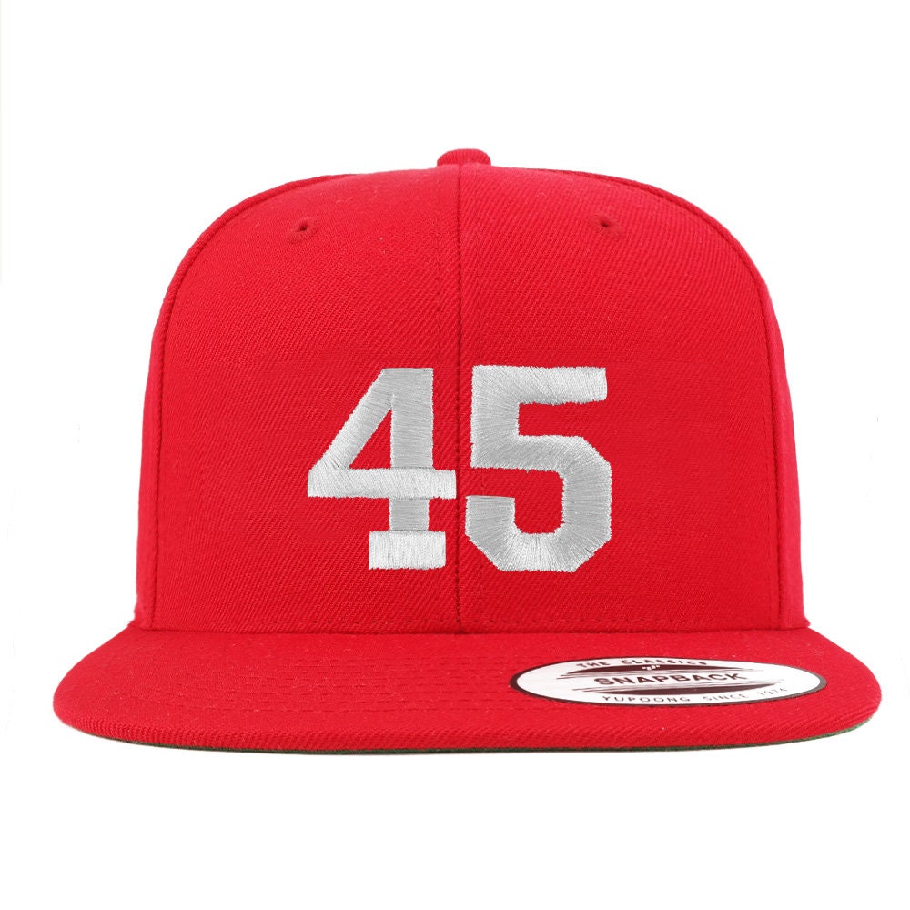 stitchfy Nummer 45 Weiße Faden Bestickt Flat Bill Snapback Baseball Cap | Sf-Txt250-Flx-6089M von Stitchfy