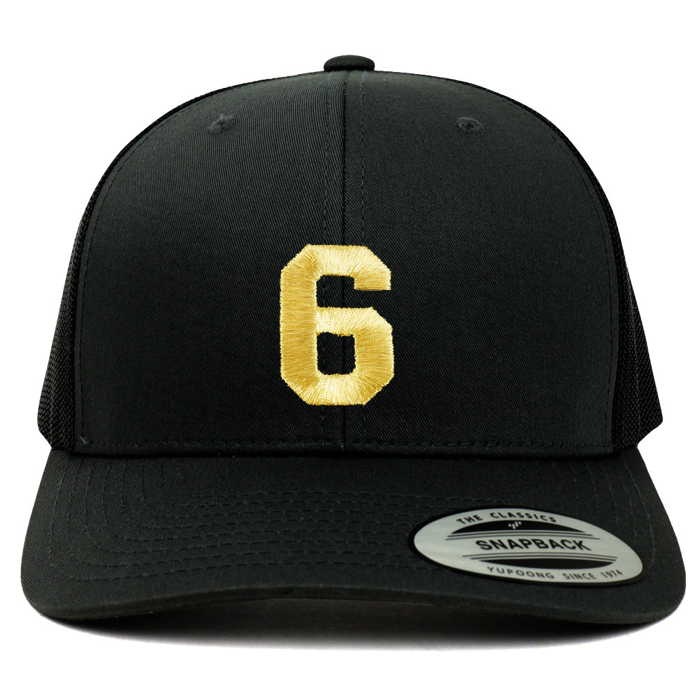 stitchfy Nummer 6 Goldfaden Bestickte Retro-Trucker-Netz-Baseballmütze | Sf-Txt210-G-Flx-6606 von Stitchfy