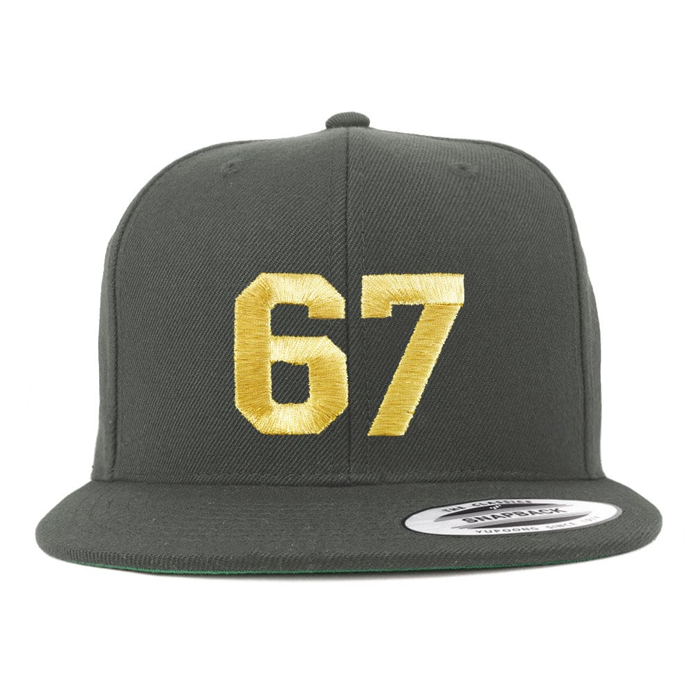 stitchfy Nummer 67 Goldfaden Bestickte Flat Bill Snapback Cap | Sf-Txt272-G-Flx-6089M von Stitchfy