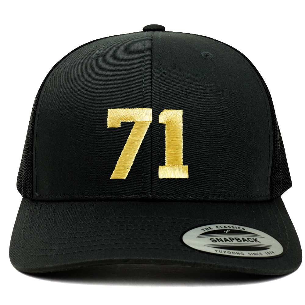 stitchfy Nummer 71 Goldfaden Bestickte Retro Trucker Mesh Baseballkappe | Sf-Txt276-G-Flx-6606 von Stitchfy