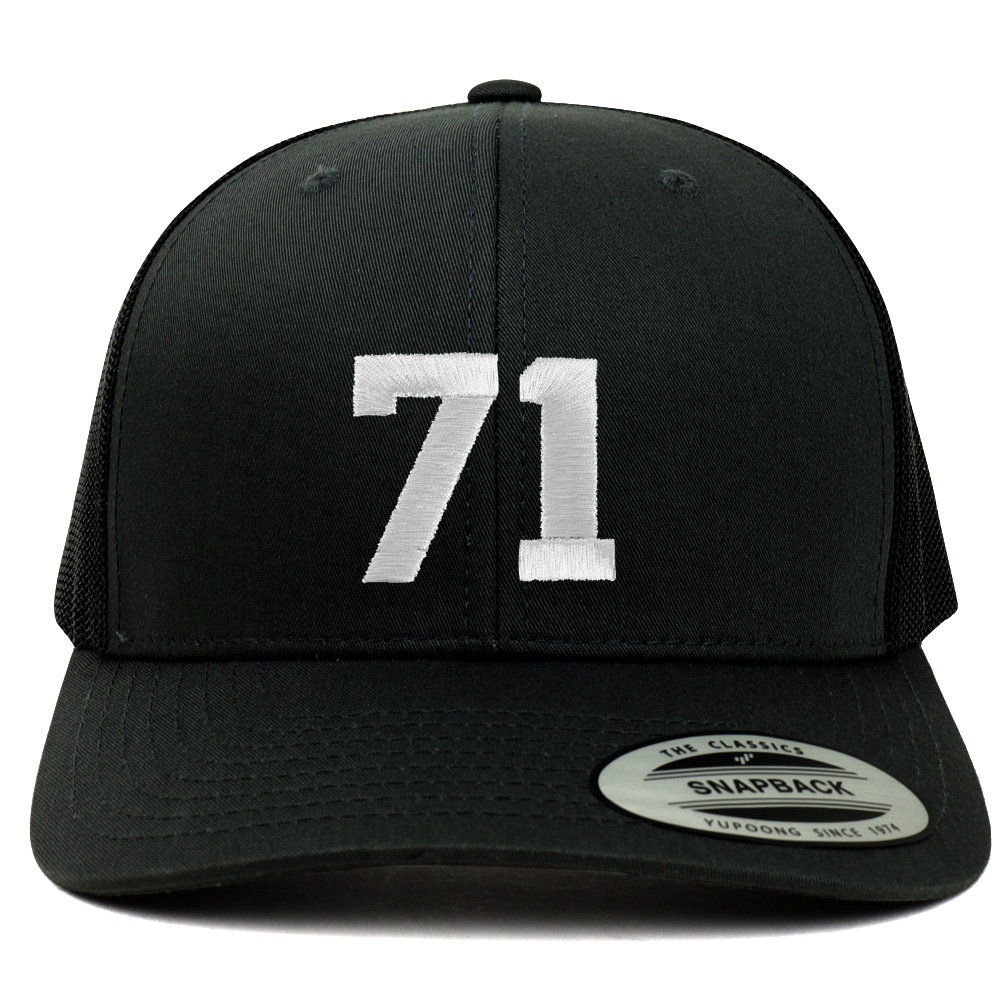 stitchfy Nummer 71 Weiße Faden Bestickte Retro Trucker Mesh Baseball Cap | Sf-Txt276-Flx-6606 von Stitchfy