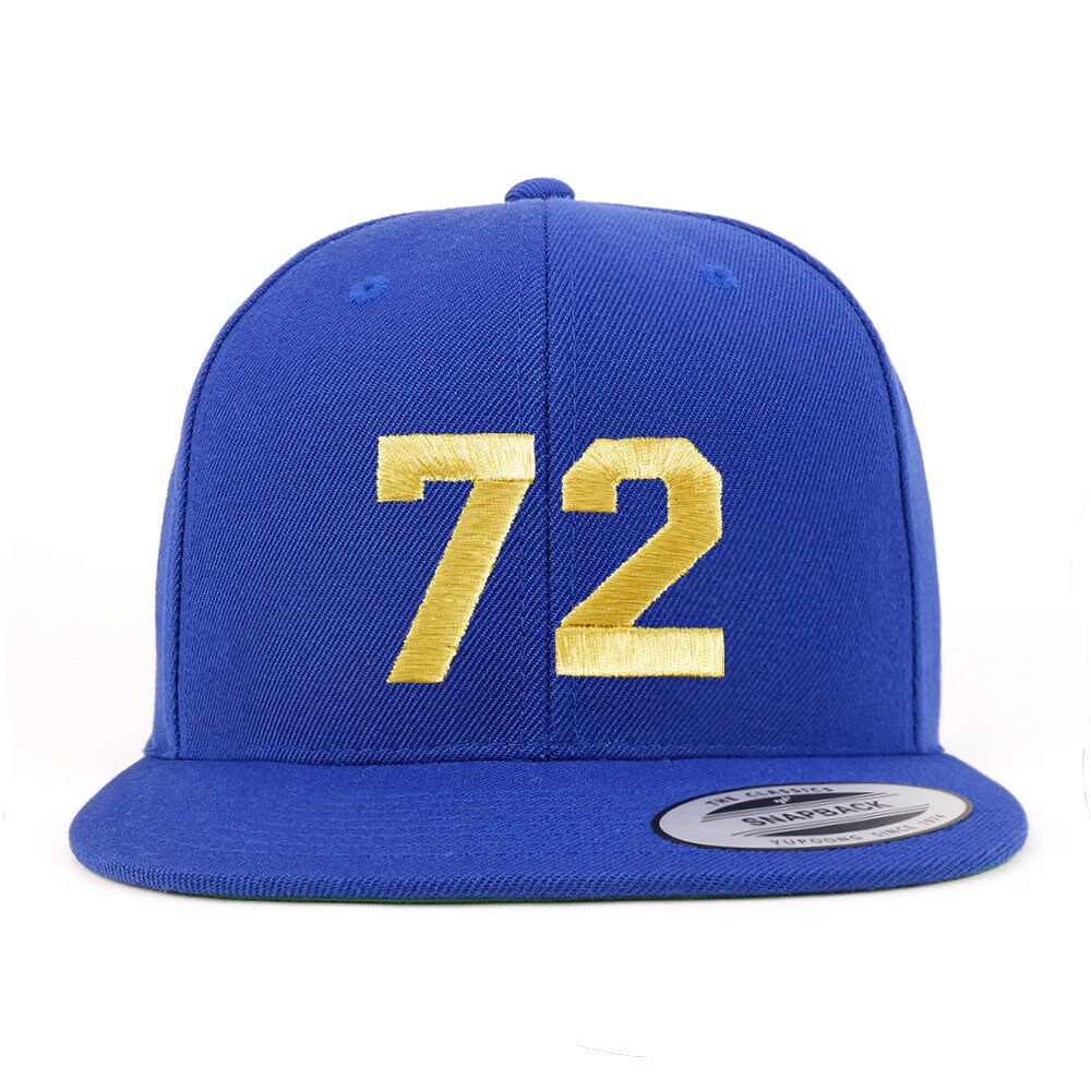 stitchfy Nummer 72 Goldfaden Bestickte Flat Bill Snapback Cap | Sf-Txt277-G-Flx-6089M von Stitchfy