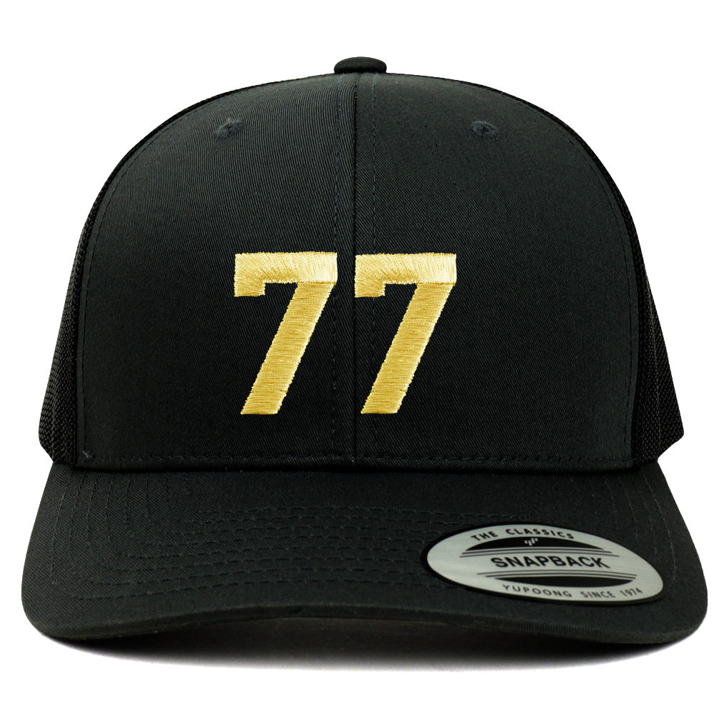 stitchfy Nummer 77 Goldfaden Bestickte Retro-Trucker-Netz-Baseballmütze | Sf-Txt282-G-Flx-6606 von Stitchfy