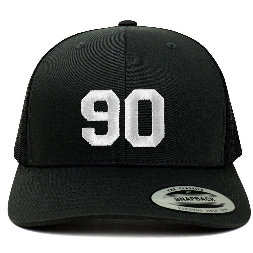 stitchfy Nummer 90 Weiße Faden Bestickt Retro Trucker Mesh Baseball Cap | Sf-Txt295-Flx-6606 von Stitchfy