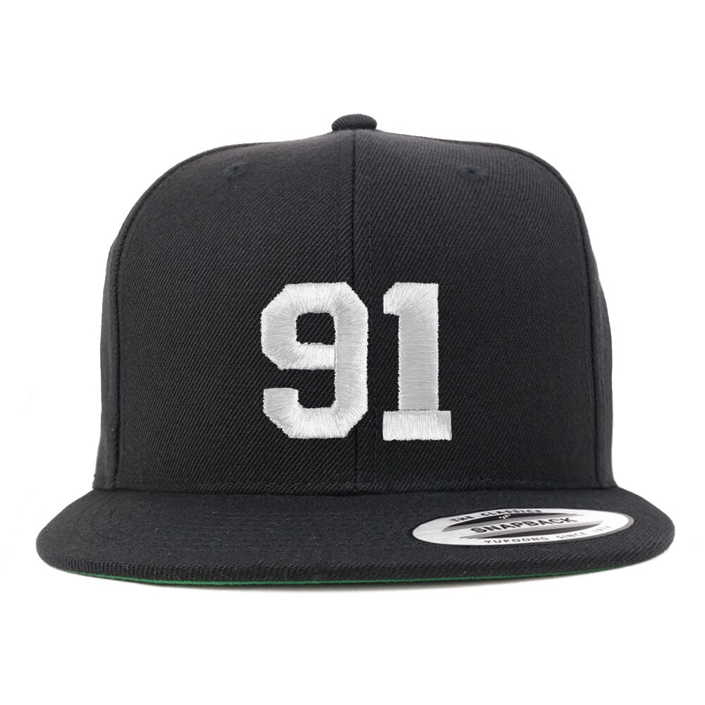 stitchfy Nummer 91 Weißer Faden Bestickte Flat Bill Snapback Baseballkappe | Sf-Txt296-Flx-6089M von Stitchfy