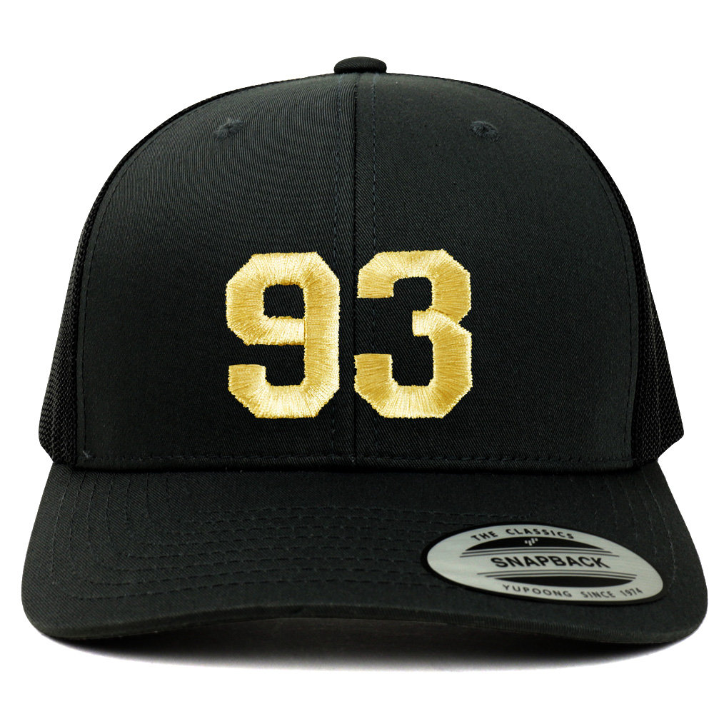 stitchfy Nummer 93 Goldfaden Bestickte Retro Trucker Mesh Baseballkappe | Sf-Txt298-G-Flx-6606 von Stitchfy