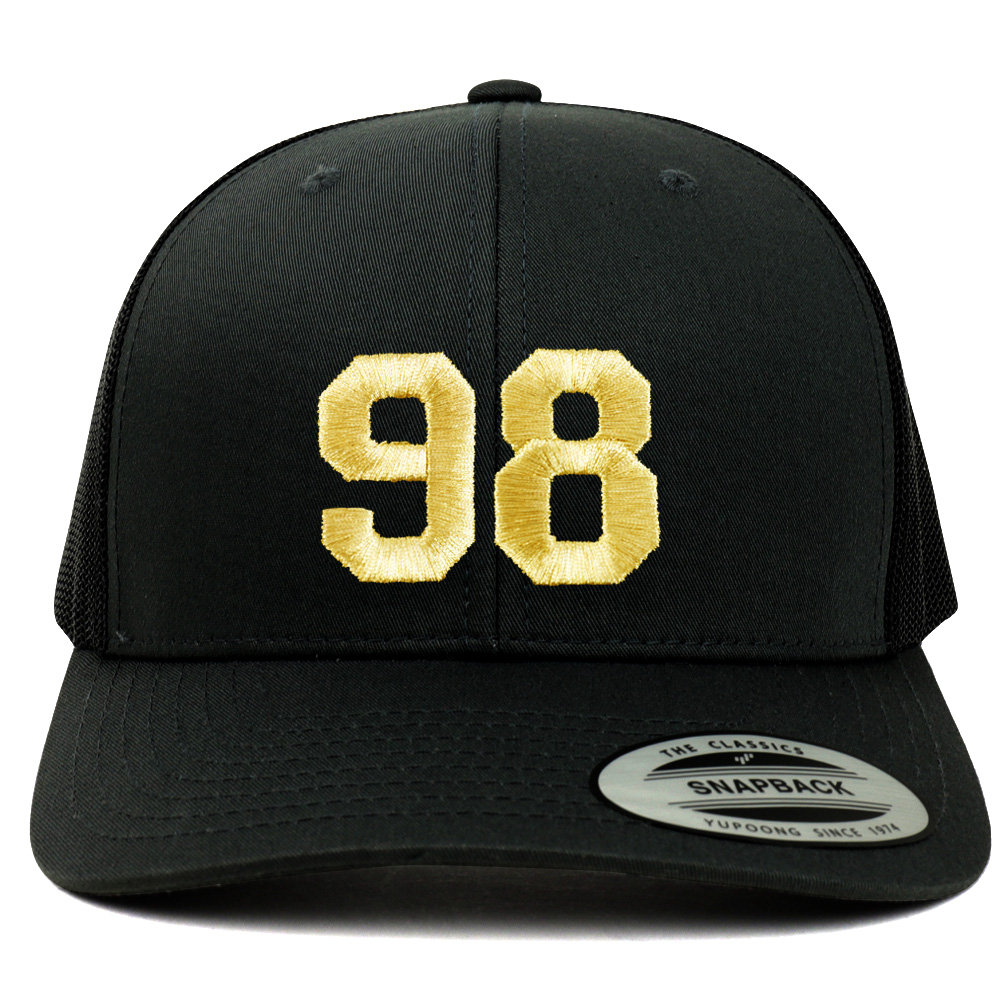 stitchfy Nummer 98 Goldfaden Bestickte Retro-Trucker-Netz-Baseballmütze | Sf-Txt303-G-Flx-6606 von Stitchfy