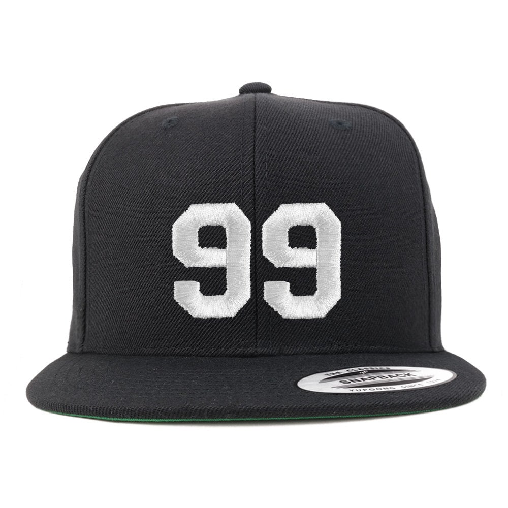 stitchfy Nummer 99 Weißer Faden Bestickte Flat Bill Snapback Baseballkappe | Sf-Txt304-Flx-6089M von Stitchfy