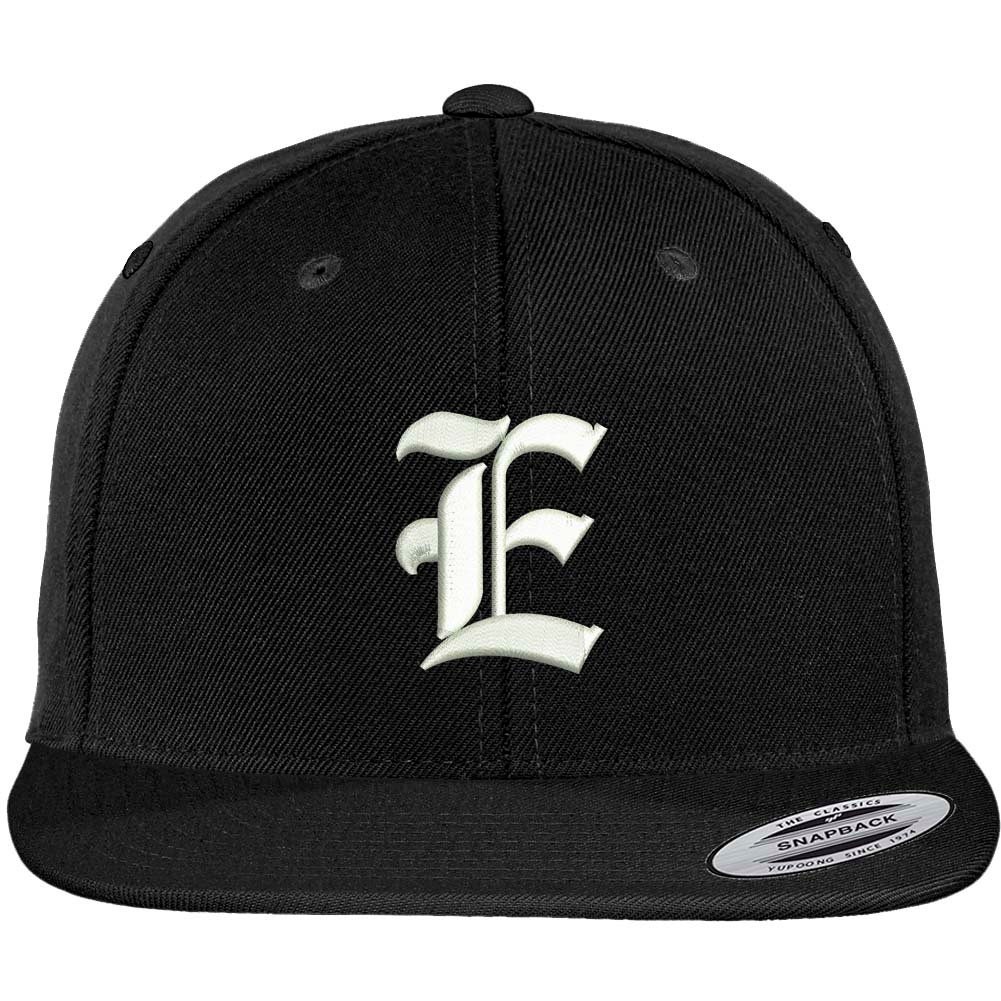 stitchfy Old English E Bestickte Flat Bill Snapback Cap von Stitchfy