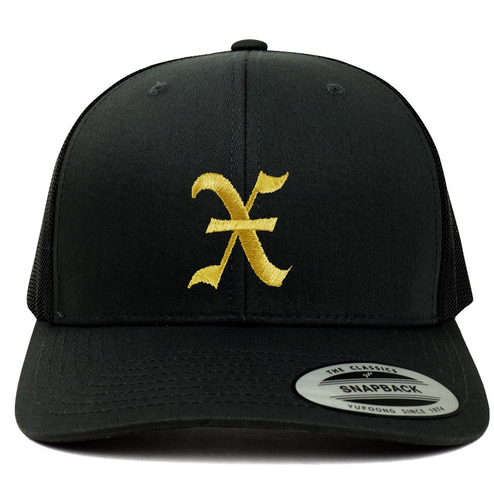 stitchfy Old English Gold X Bestickte Retro-Trucker-Netz-Baseballmütze | Sf-Txt024-G-Flx-6606 von Stitchfy