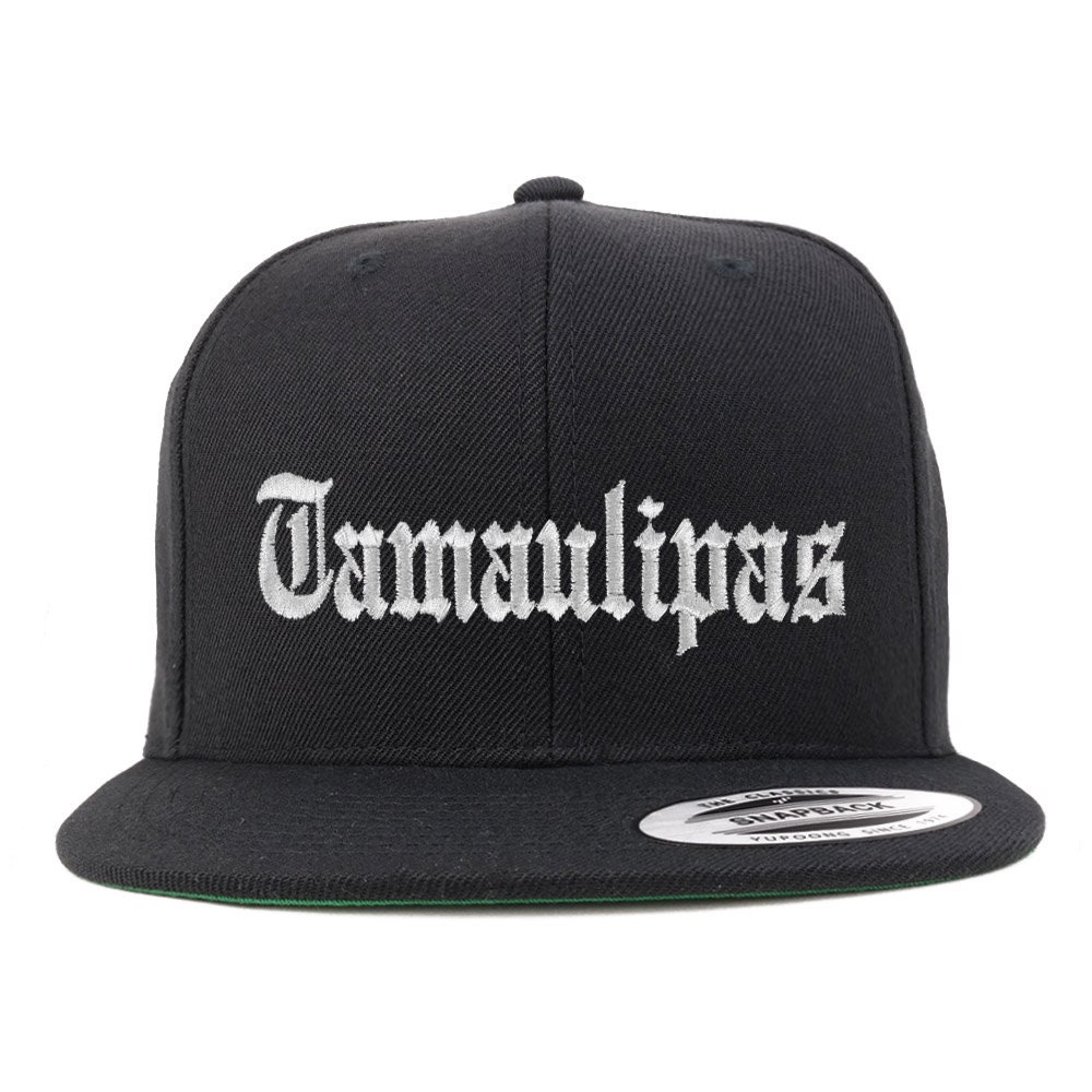 stitchfy Old English Tamaulipas Weiß Bestickte Flatbill Snapback Baseballkappe von Stitchfy