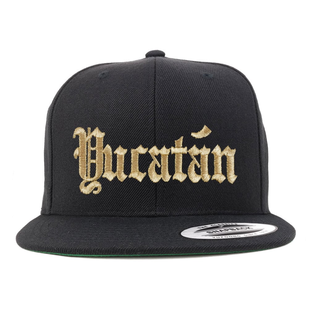 stitchfy Old English Yucatan Gold Bestickte Flatbill Snapback Baseballkappe von Stitchfy