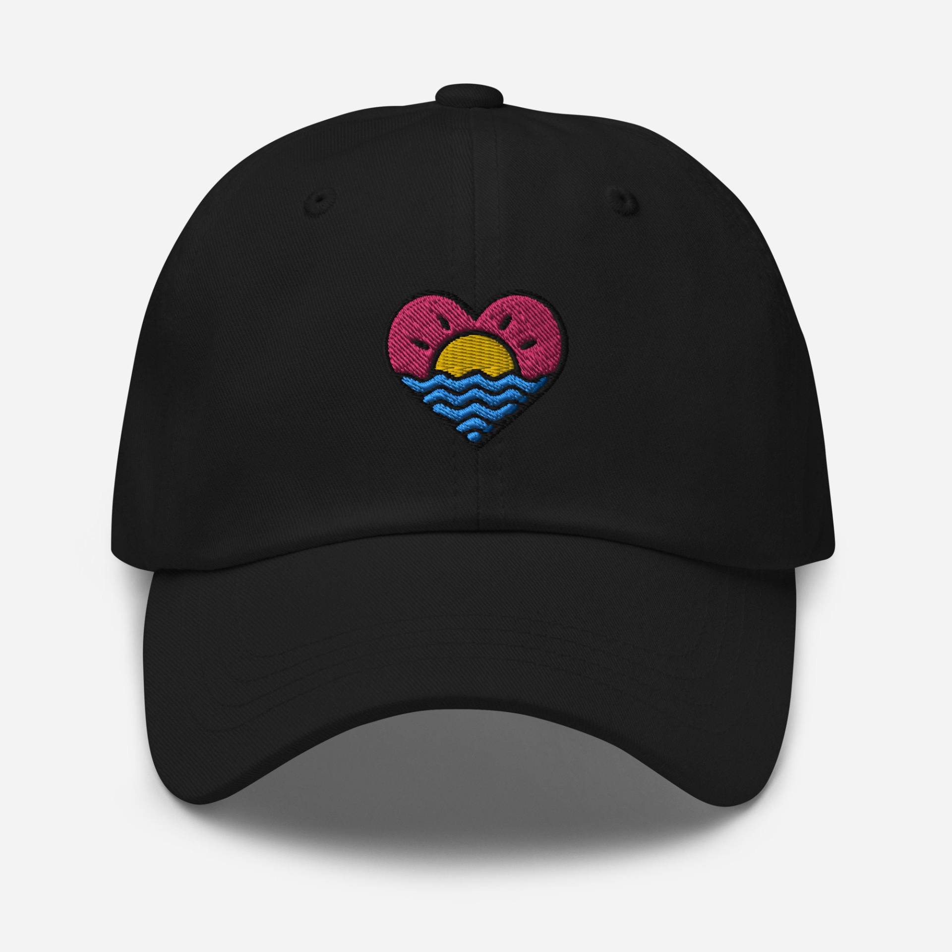 Herz-Form-strand-Sonnenuntergang-Dad-Hut, Bestickte Sommer-Baseballmütze, Unisex Verstellbare Unstrukturierte 6-Panel-Mehrere Farben Herz-Form-strand-Sonnenuntergang-Dad-Hut, Bestickte Sommer-Baseballmütze, Unisex Verstellbare Unstrukturierte 6-Panel-Mehrere Farben von StitchinSmilesCo
