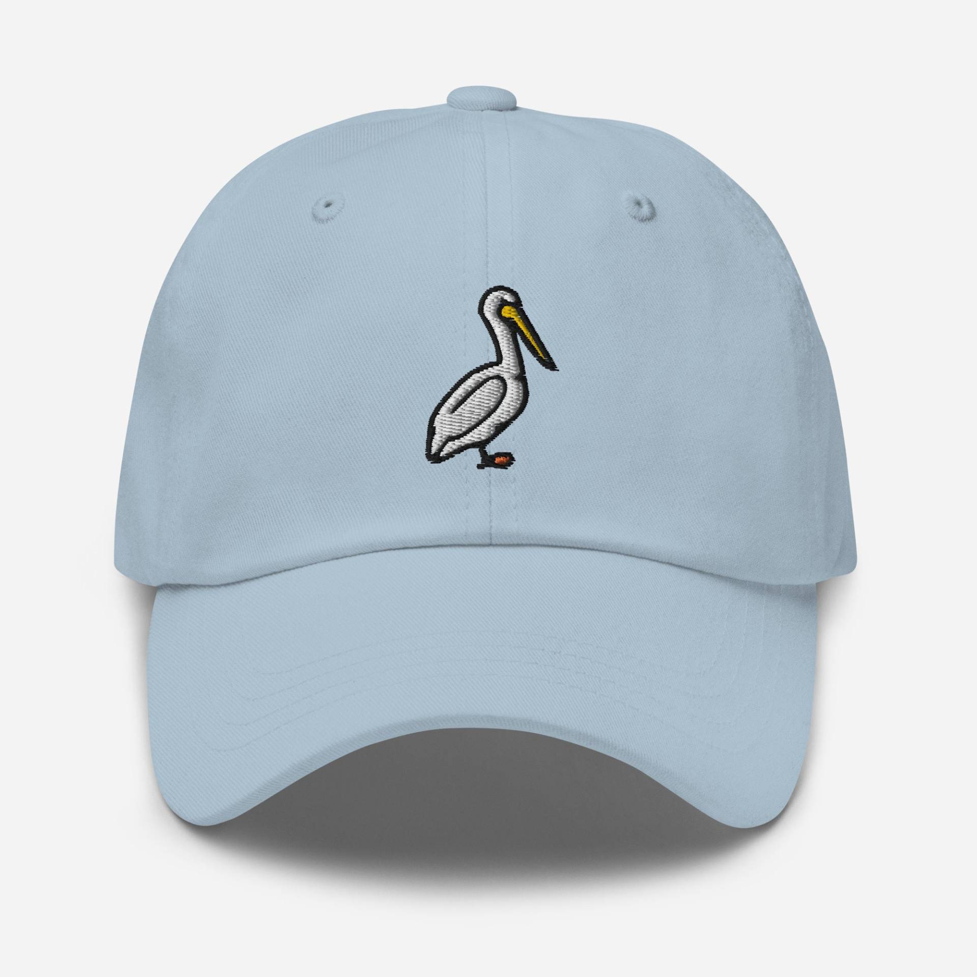 Pelikan Vogel Papa Hut, Bestickte Tier-Baseballmütze, Unisex Verstellbare Unstrukturierte 6-Panel-Dad-Kappe in Mehreren Farben Pelikan Vogel Papa Hut, Bestickte Tier-Baseballmütze, Unisex Verstellbare Unstrukturierte 6-Panel-Dad-Kappe in Mehreren Farben von StitchinSmilesCo