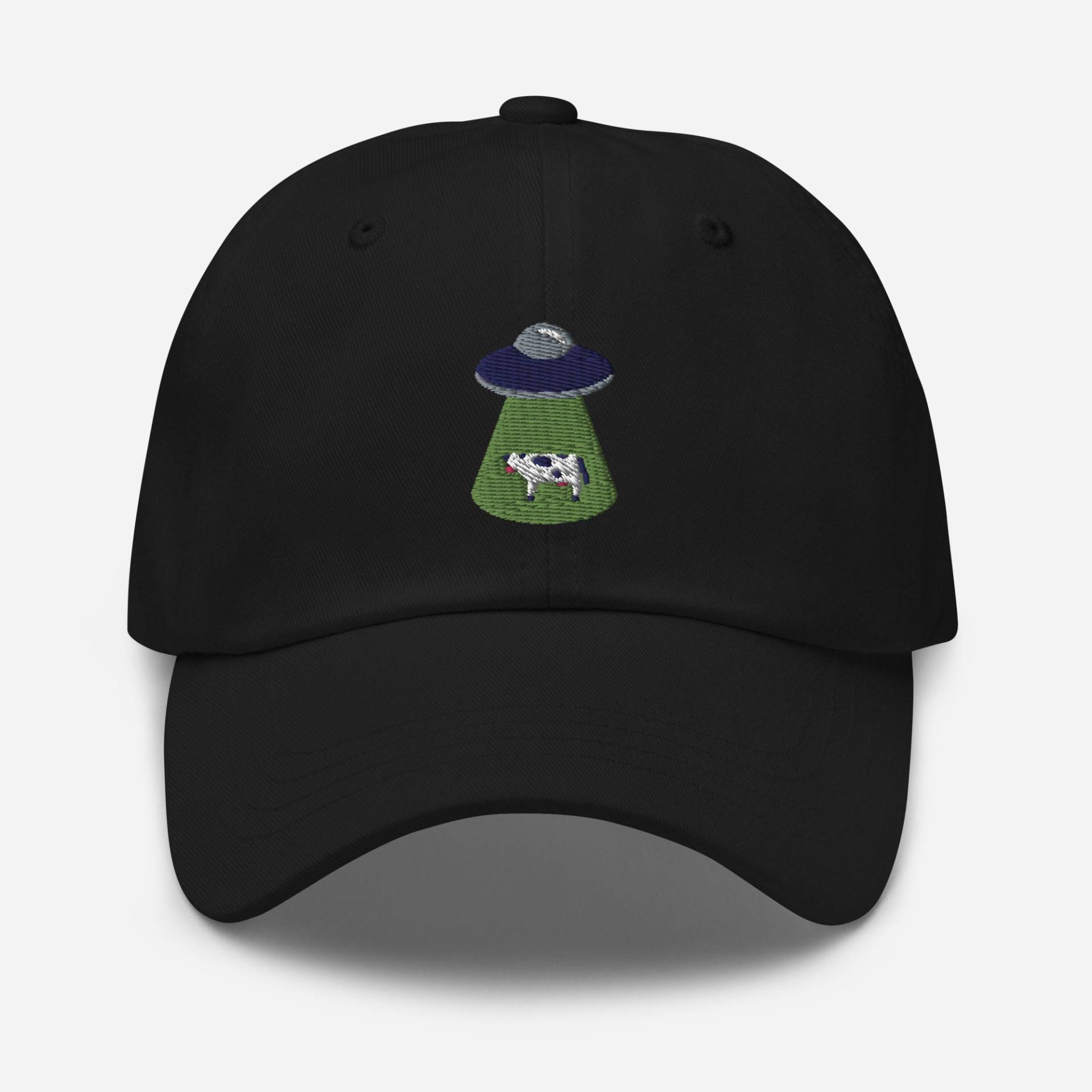 Ufo Verschleppte Kuh Papa Hut, Lustige Weltraum Bestickte Mütze, Unisex Dad Cap, Verstellbare Baseball Kappe, Alien Sci-Fi Stickerei Geschenk, Mehr von StitchinSmilesCo