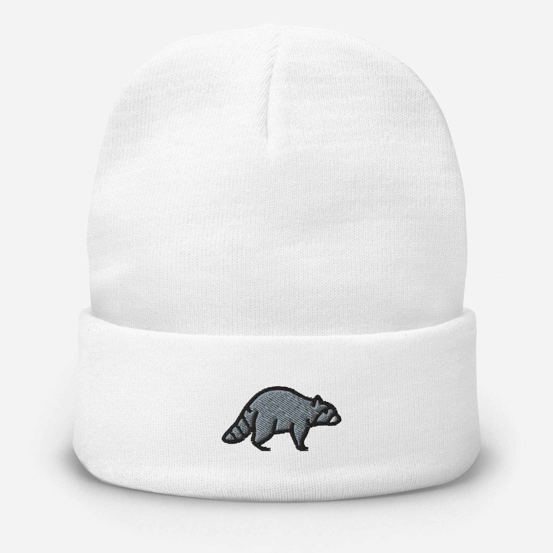 Waschbär Bestickte Beanie, Trash Panda Baumwolle Strick Beanie Mütze, Unisex Erwachsene Weiche Warme Wintermütze Süße Geschenke von StitchinSmilesCo