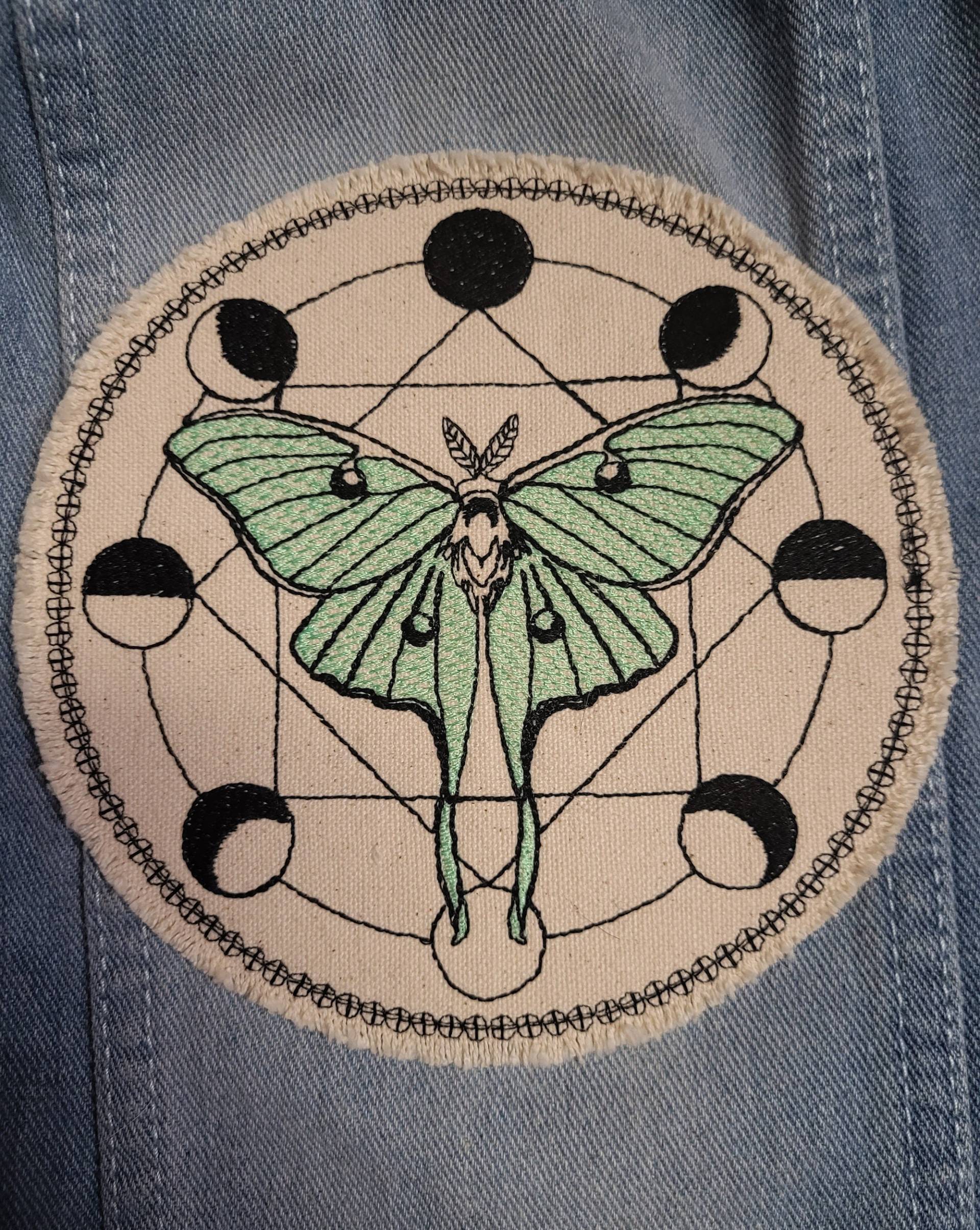 Luna Moth Moon Phase Gestickter Aufnäher Canvas Patch - Rucksack Jacke von StitchitizedPatches