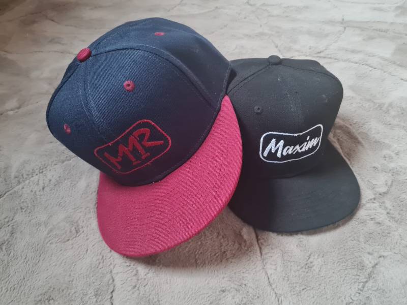 Namencaps. Nach Wunsch Bestickte Snapback Und Fitted Caps Für Kinder Erwachsene Auch Im Partnerlook von StitchworkBuddies