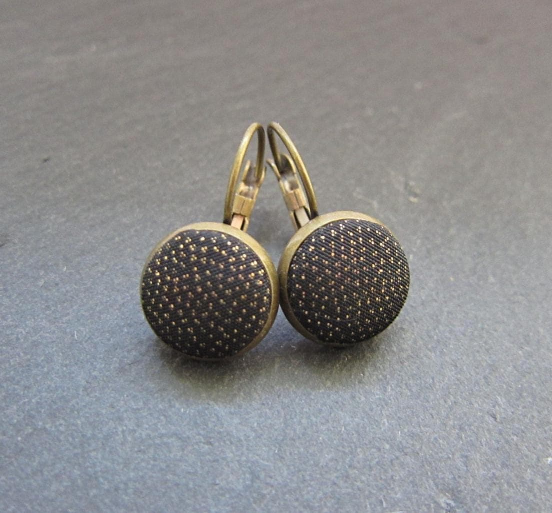 Ohrhänger 12 Mm Golden Dots Black - Schwarz Mit Goldenen Punkten Bronzefarbene Fassung Nickelfrei Ohrhänger 12 Mm Golden Dots Black - Schwarz Mit Goldenen Punkten Bronzefarbene Fassung Nickelfrei von Stixeria