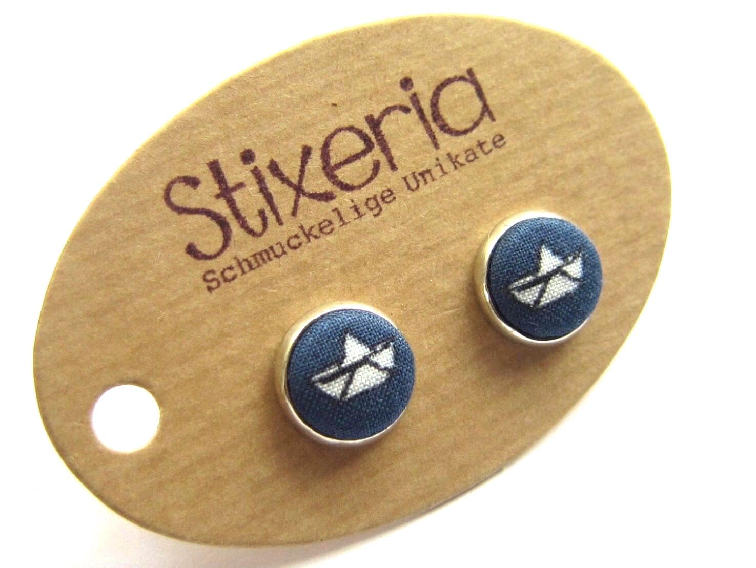Ohrstecker Papierboot Ahoi - Mini Ø 10 Mm, Wählbar Silber Oder Bronze Ohrstecker Papierboot Ahoi - Mini Ø 10 Mm, Wählbar Silber Oder Bronze von Stixeria