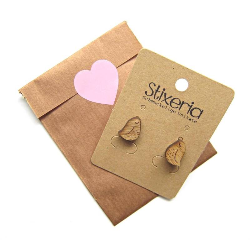 Ohrstecker Holz Vogel Piepmatz Braun - Kleine 10×12 Mm Süße Ohrringe Holzschmuck Frauen Natur Nickelfrei Ohrstecker Holz Vogel Piepmatz Braun - Kleine 10×12 Mm Süße Ohrringe Holzschmuck Frauen Natur Nickelfrei von Stixeria