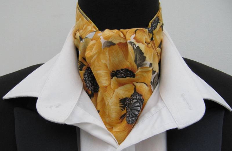 Gelb Grün & Creme Mohn Design Baumwolle Lawn Ascot Krawatte/Einstecktuch Gelb Grün & Creme Mohn Design Baumwolle Lawn Ascot Krawatte/Einstecktuch von StockAndCravatMarket