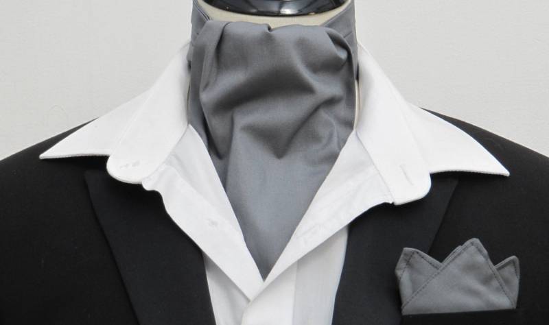 Herren Stahl Grau Leinwand Ascot Cravat Aus 100% Baumwolle. Einstecktuch von StockAndCravatMarket