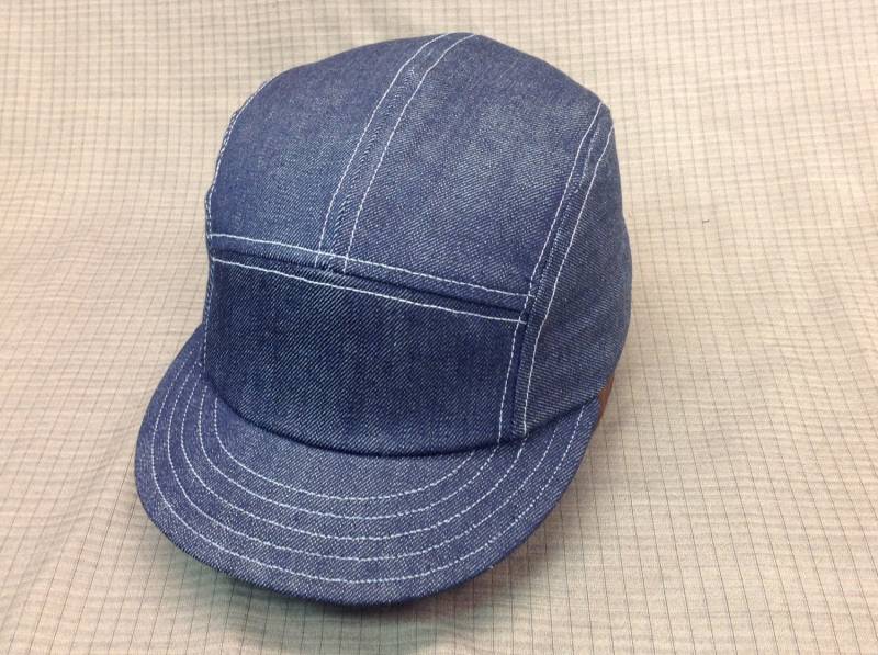 5 Panel Cap Aus Denim Mit Kurzem Schirm, 19Th Century Oder Tailliert Erhältlich von StockbridgeSewing
