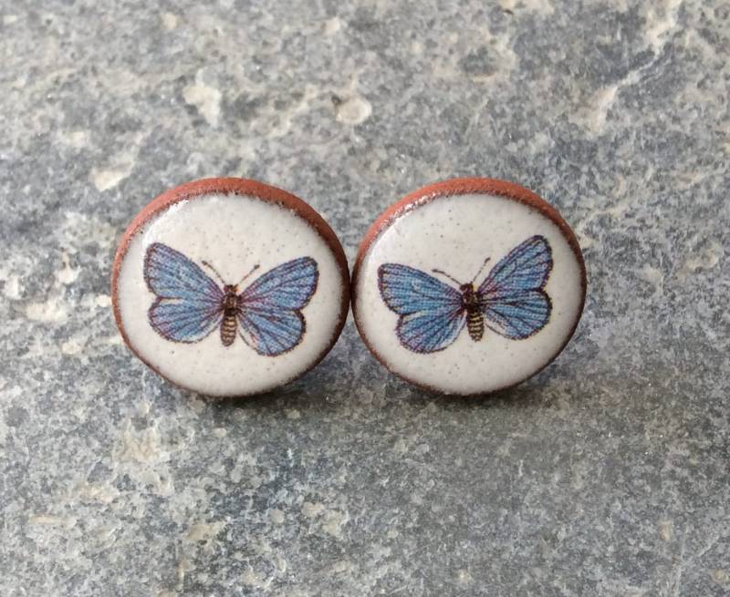Handmade, Kleine Runde, Keramik 13 Mm | 1/2 Zoll Schmetterling Ohrstecker. Handgefertigt in Großbritannien Handmade, Kleine Runde, Keramik 13 Mm | 1/2 Zoll Schmetterling Ohrstecker. Handgefertigt in Großbritannien von StockwellCeramicsUK