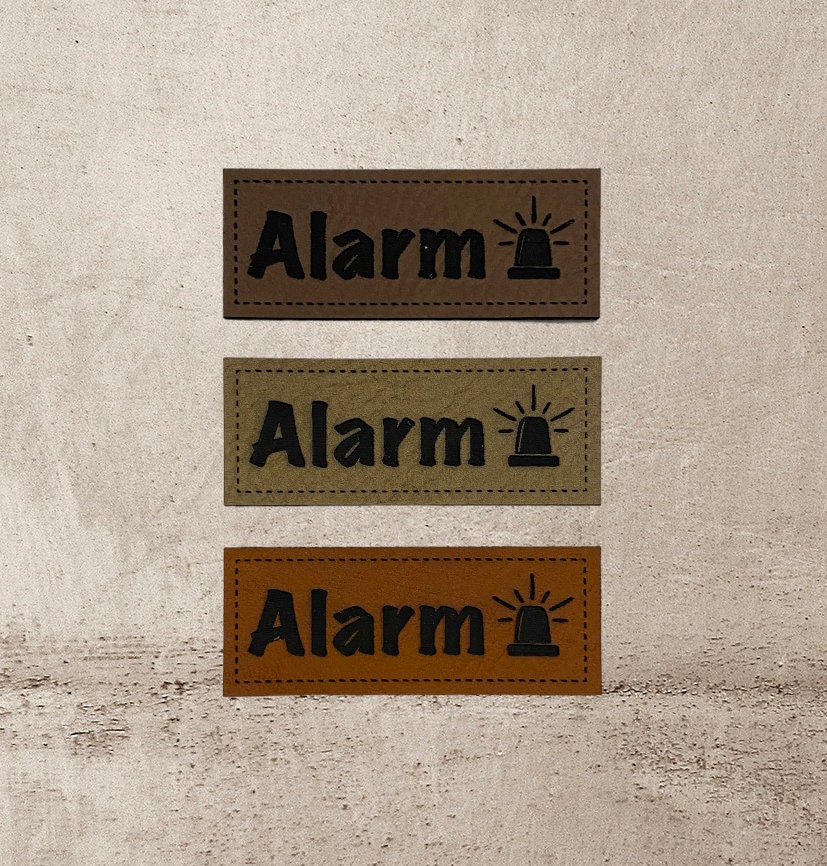 Kunstleder Label | 2x5 cm Alarm Patch Aufnäher Patches Etiketten Verschiedene Farben Kunstleder Label | 2x5 cm Alarm Patch Aufnäher Patches Etiketten Verschiedene Farben von Stoeffchendealer