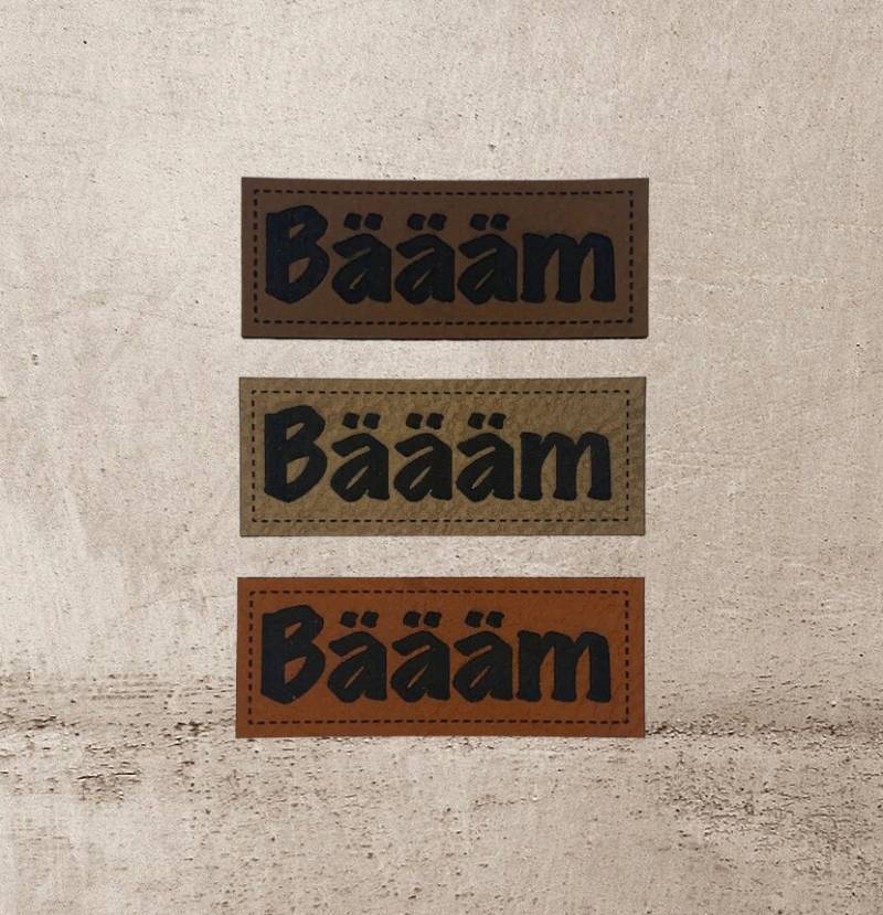 Kunstleder Label | 2x5 cm Bäääm Patch Aufnäher Patches Etiketten Verschiedene Farben Kunstleder Label | 2x5 cm Bäääm Patch Aufnäher Patches Etiketten Verschiedene Farben von Stoeffchendealer