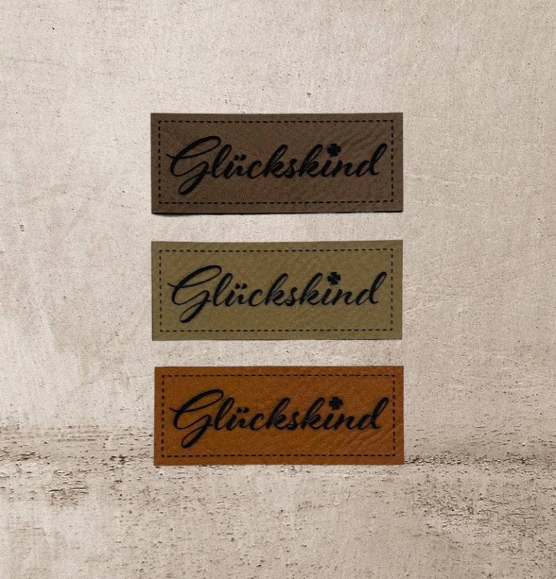 Kunstleder Label | 2x5 cm Glückskind Patch Aufnäher Patches Etiketten Verschiedene Farben Kunstleder Label | 2x5 cm Glückskind Patch Aufnäher Patches Etiketten Verschiedene Farben von Stoeffchendealer