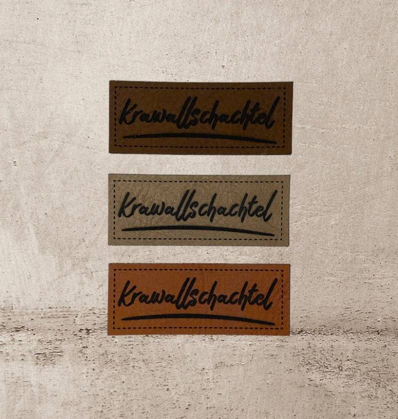 Kunstleder Label | 2x5 cm Krawallschachtel Patch Aufnäher Patches Etiketten Verschiedene Farben Kunstleder Label | 2x5 cm Krawallschachtel Patch Aufnäher Patches Etiketten Verschiedene Farben von Stoeffchendealer