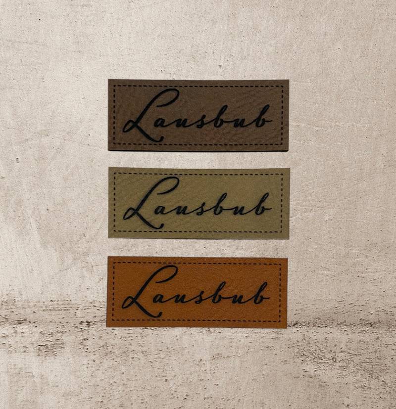 Kunstleder Label | 2x5 cm Lausbub Patch Aufnäher Patches Etiketten Verschiedene Farben Kunstleder Label | 2x5 cm Lausbub Patch Aufnäher Patches Etiketten Verschiedene Farben von Stoeffchendealer