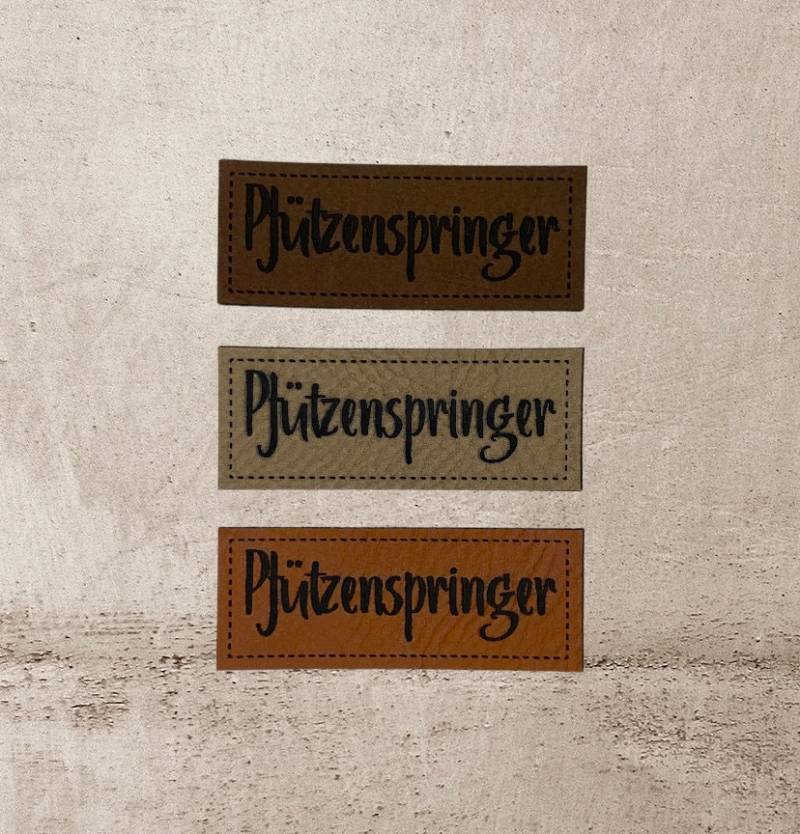 Kunstleder Label | 2x5 cm Pfützenspringer Patch Aufnäher Patches Etiketten Verschiedene Farben Kunstleder Label | 2x5 cm Pfützenspringer Patch Aufnäher Patches Etiketten Verschiedene Farben von Stoeffchendealer