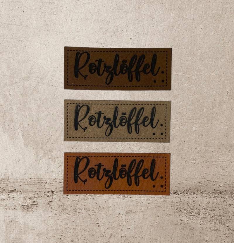 Kunstleder Label | 2x5 cm Rotzlöffel Patch Aufnäher Patches Etiketten Verschiedene Farben Kunstleder Label | 2x5 cm Rotzlöffel Patch Aufnäher Patches Etiketten Verschiedene Farben von Stoeffchendealer