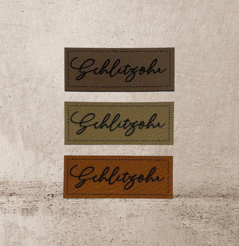 Kunstleder Label | 2x5 cm Schlitzohr Patch Aufnäher Patches Etiketten Verschiedene Farben Kunstleder Label | 2x5 cm Schlitzohr Patch Aufnäher Patches Etiketten Verschiedene Farben von Stoeffchendealer