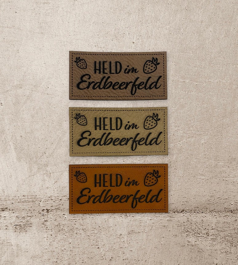 Kunstleder Label | 3x6 cm Held Im Erdbeerfeld Patch Aufnäher Patches Etiketten Verschiedene Farben Kunstleder Label | 3x6 cm Held Im Erdbeerfeld Patch Aufnäher Patches Etiketten Verschiedene Farben von Stoeffchendealer