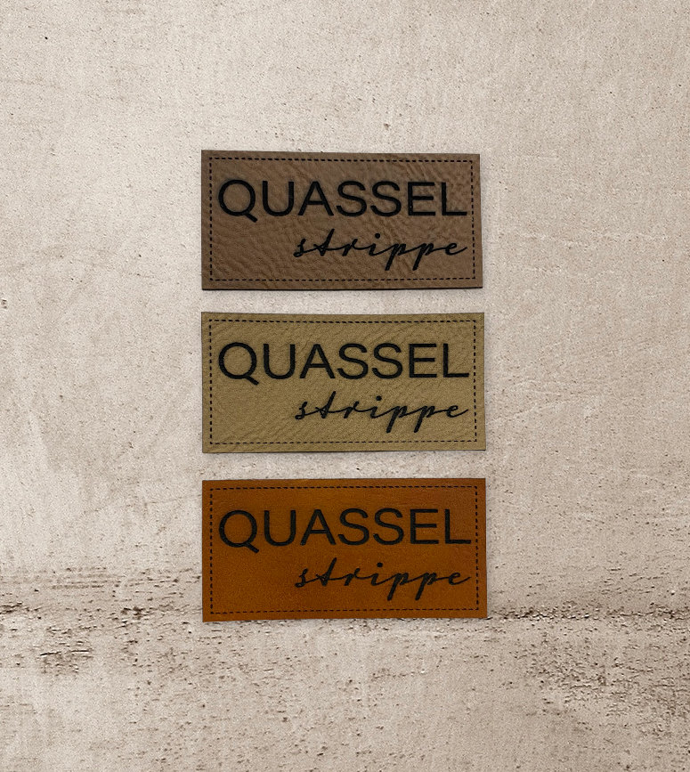 Kunstleder Label | 3x6 cm Quasselstrippe| Patch Aufnäher Patches Etiketten Verschiedene Farben Kunstleder Label | 3x6 cm Quasselstrippe| Patch Aufnäher Patches Etiketten Verschiedene Farben von Stoeffchendealer