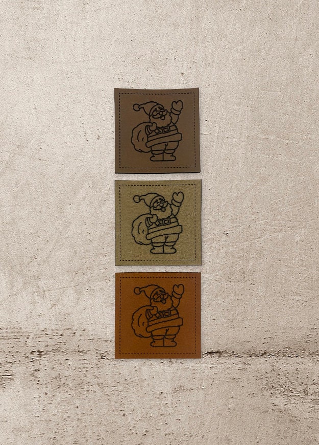 Kunstleder Label | 4x4 cm Weihnachtsmann Patch Aufnäher Patches Etiketten Verschiedene Farben Kunstleder Label | 4x4 cm Weihnachtsmann Patch Aufnäher Patches Etiketten Verschiedene Farben von Stoeffchendealer