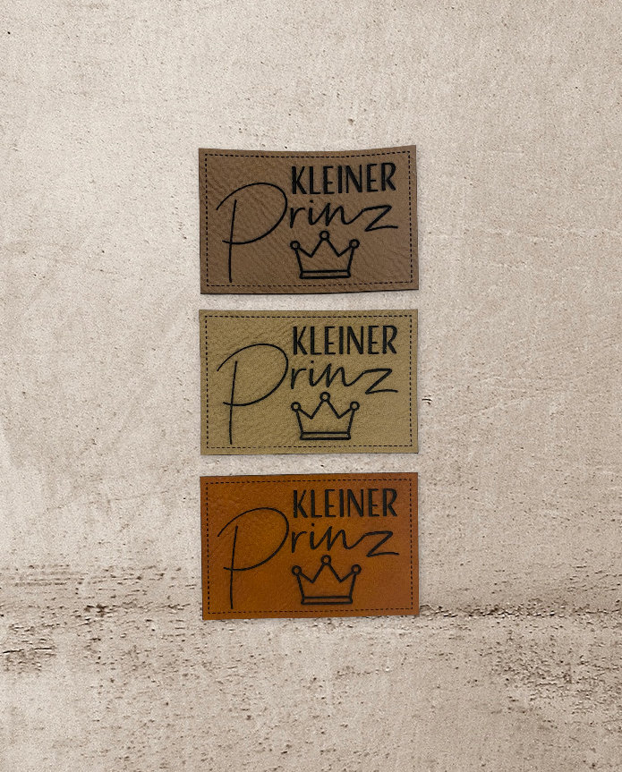 Kunstleder Label | 4x6cm Kleiner Prinz Patch Aufnäher Patches Etiketten Verschiedene Farben Kunstleder Label | 4x6cm Kleiner Prinz Patch Aufnäher Patches Etiketten Verschiedene Farben von Stoeffchendealer
