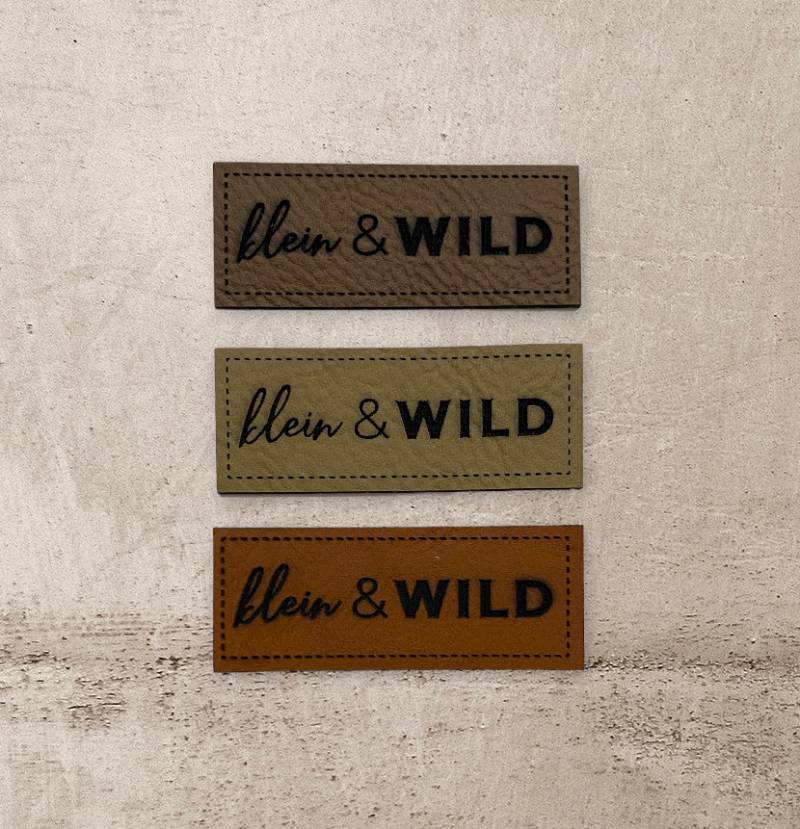 Kunstlederlabel "Klein & Wild' Patch Labels 2x5 cm Individuelle Patches in Verschiedenen Farben, Einzigartige Etiketten Für Diy-Projekte von Stoeffchendealer