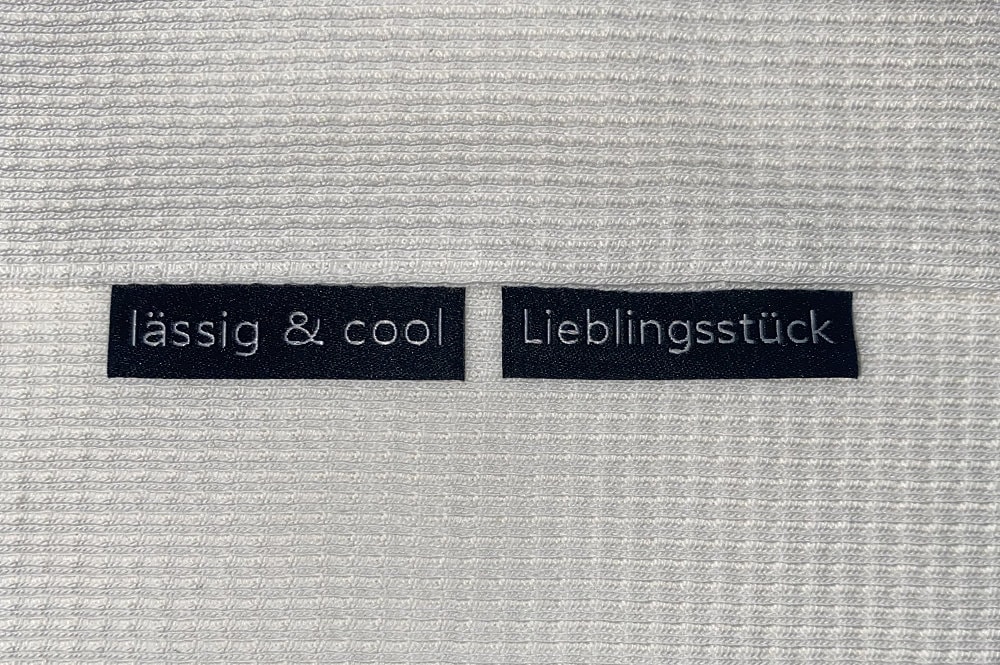 Weblabel | Lässig & Cool/Lieblingsstück Schwarz Patch Aufnäher Patches Etiketten Verschiedene Farben Weblabel | Lässig & Cool/Lieblingsstück Schwarz Patch Aufnäher Patches Etiketten Verschiedene Farben von Stoeffchendealer