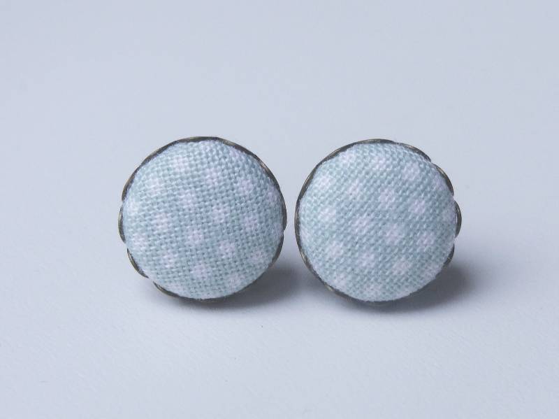 Bronze Ohrstecker Mit Stoffknopf Punkte Hellblau von StoffAtelierDesign