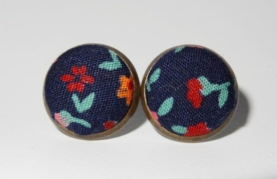 Ohrstecker Mit Bronzefassung Stoffknopf Blumen von StoffAtelierDesign