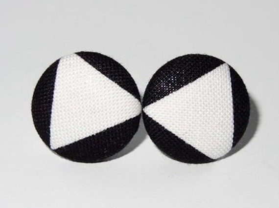 Ohrstecker Stoffknopf "Dreieck_Weiß" von StoffAtelierDesign