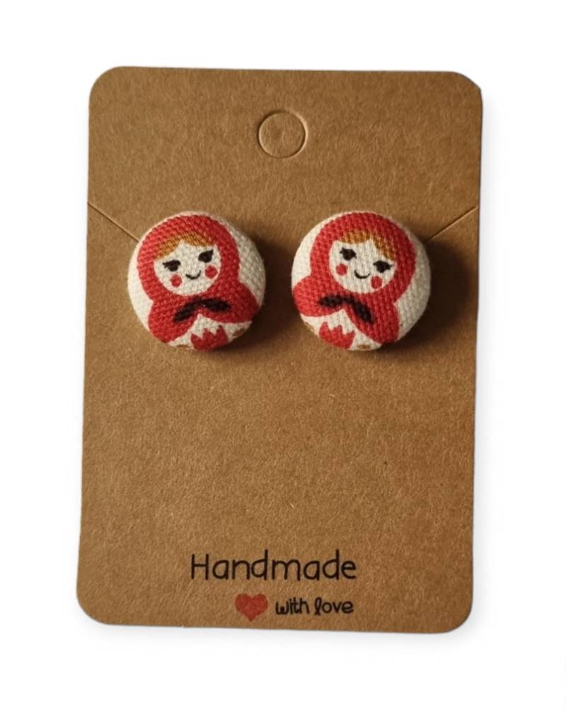 Ohrstecker Stoffknopf Matroschka von StoffAtelierDesign
