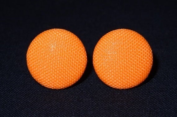 Ohrstecker Stoffknopf Neon Orange von StoffAtelierDesign