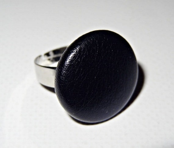 Ring "Schwarzer Lederknopf" Silberring von StoffAtelierDesign